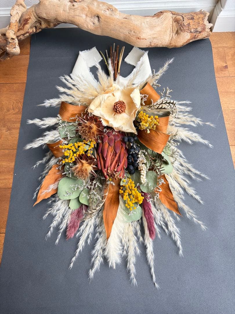 ミモザとプロテアのブーケ　ドライフラワースワッグ　インテリア　ウェディングブーケ