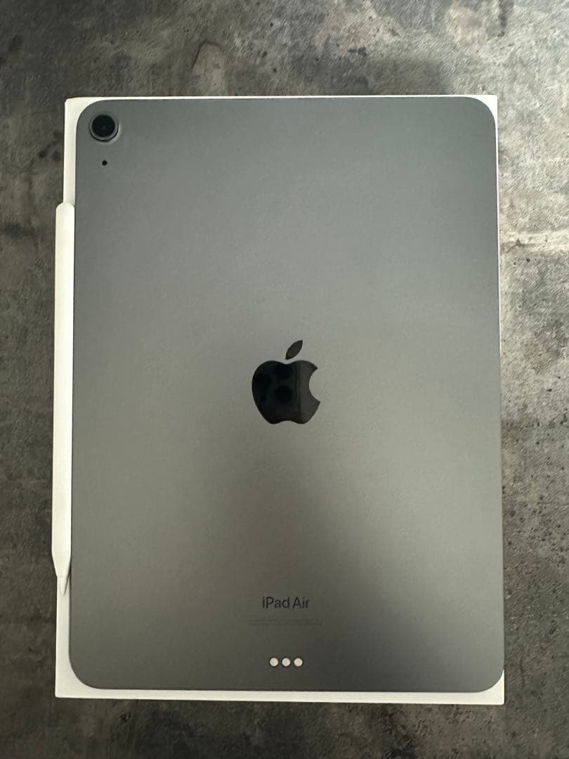 iPad Air (第5世代) Wi-Fi 64GB (フィルム付本体+ペン)