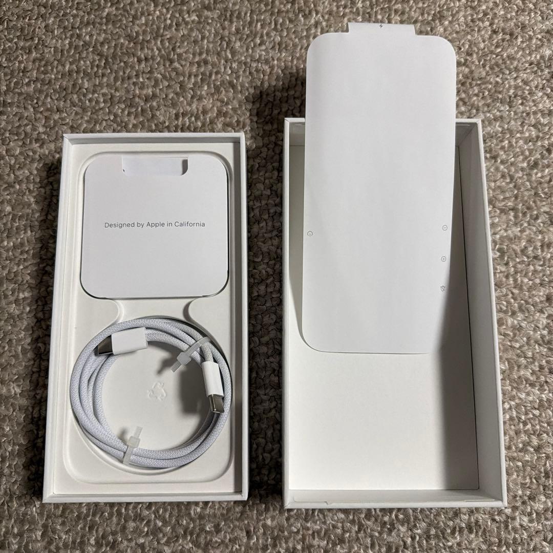 Apple iPhone15 Pro ナチュラルチタニウム 本体