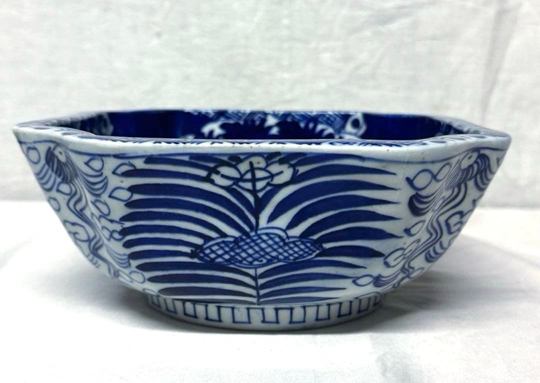 骨董皿　明治時代の染付角鉢　器　角鉢　隅切り　藍皿　デザイン皿