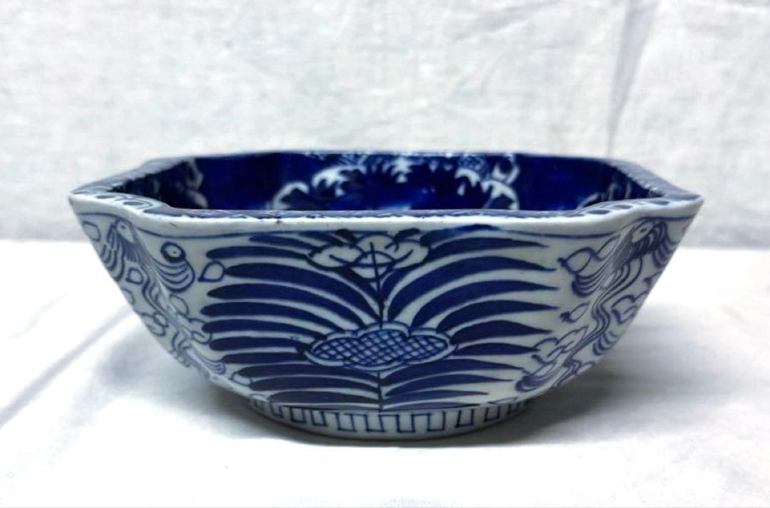 骨董皿　明治時代の染付角鉢　器　角鉢　隅切り　藍皿　デザイン皿