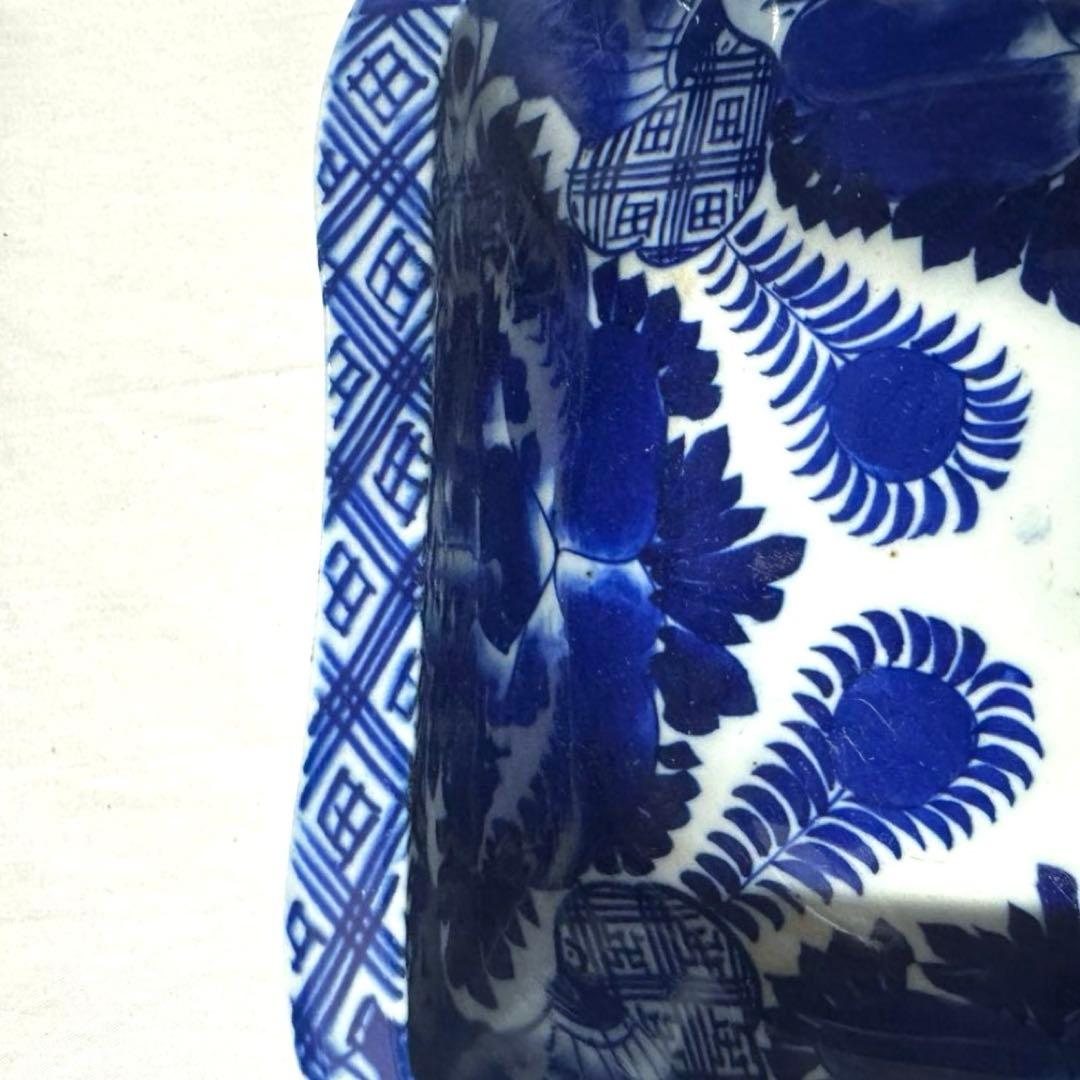 骨董皿　明治時代の染付角鉢　器　角鉢　隅切り　藍皿　デザイン皿