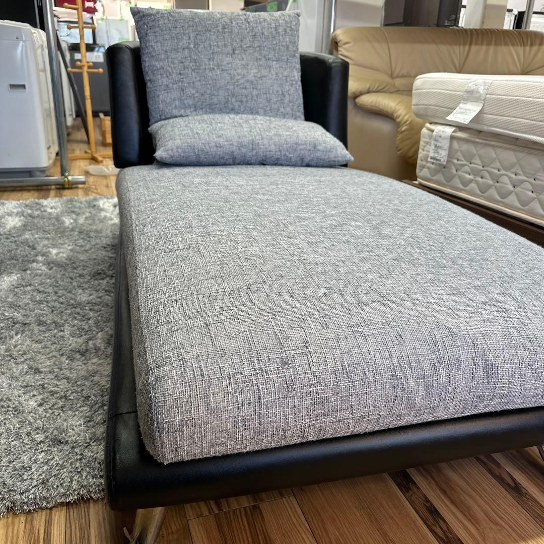 持ち帰り大歓迎　Armonia　グレー カウチソファ 背もたれクッション付き