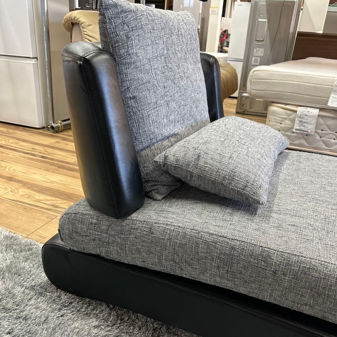持ち帰り大歓迎　Armonia　グレー カウチソファ 背もたれクッション付き