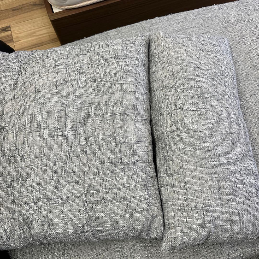 持ち帰り大歓迎　Armonia　グレー カウチソファ 背もたれクッション付き