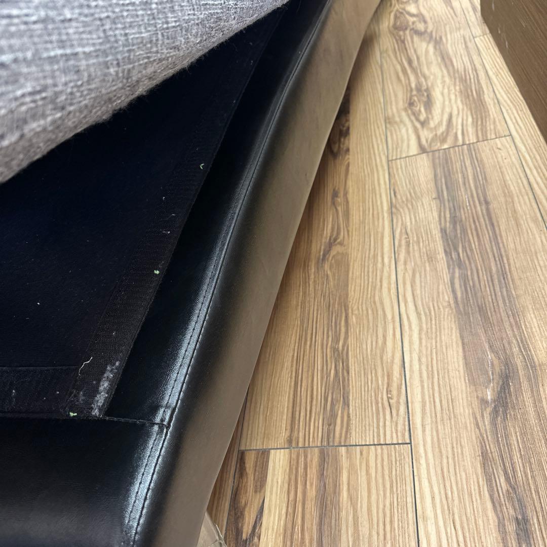 持ち帰り大歓迎　Armonia　グレー カウチソファ 背もたれクッション付き