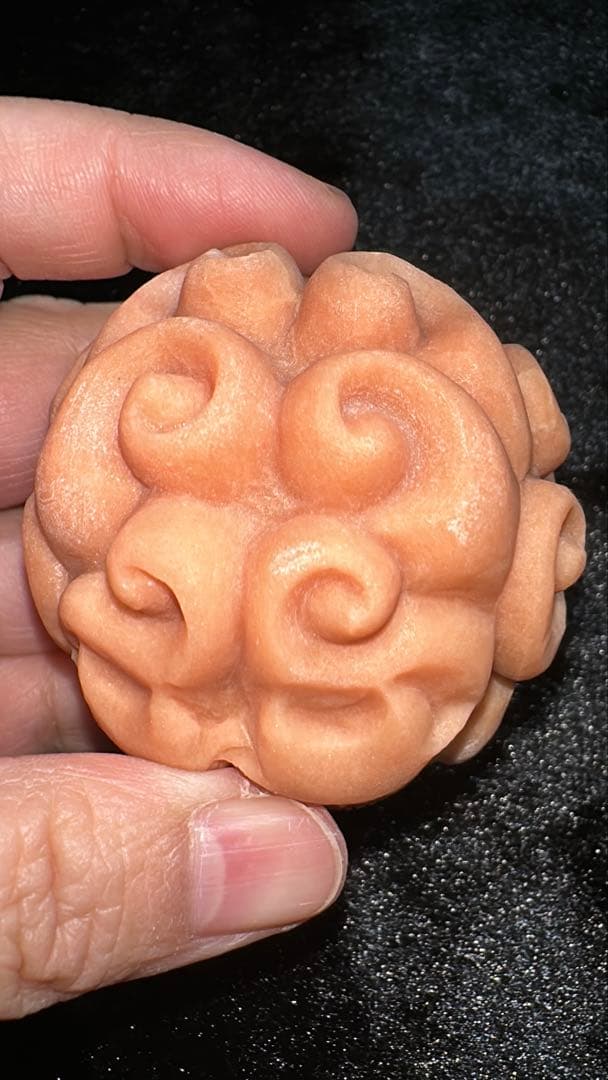 手彫り彫刻 九尾狐番い 脂玉 吉祥紋様 縁起物 如意回紋 猪目ハート スフィア