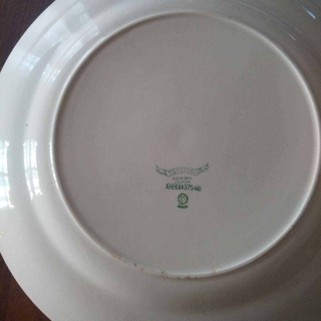 TOYOTOKI kokuraトリコロール 白い陶器皿 日本製 37546