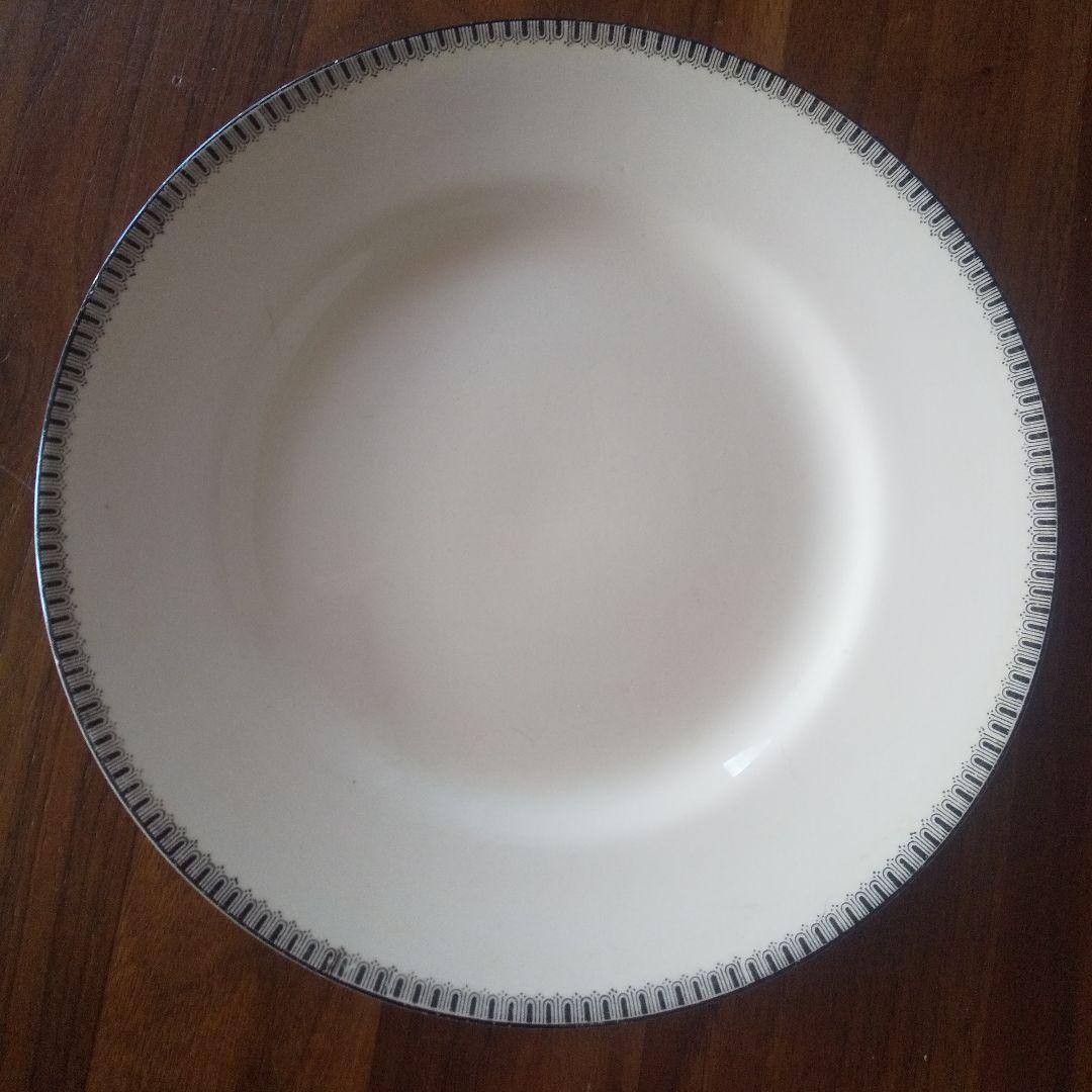 TOYOTOKI kokuraトリコロール 白い陶器皿 日本製 37546