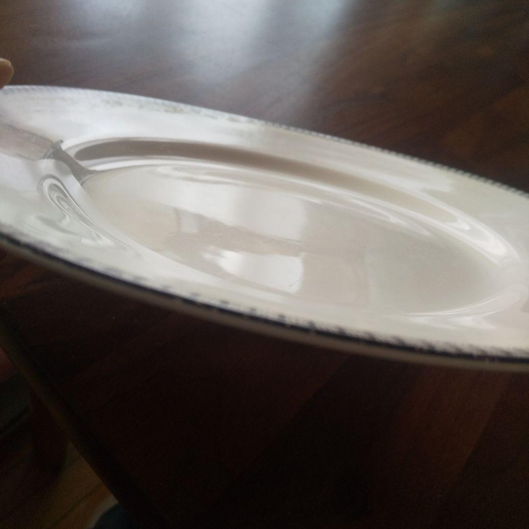 TOYOTOKI kokuraトリコロール 白い陶器皿 日本製 37546