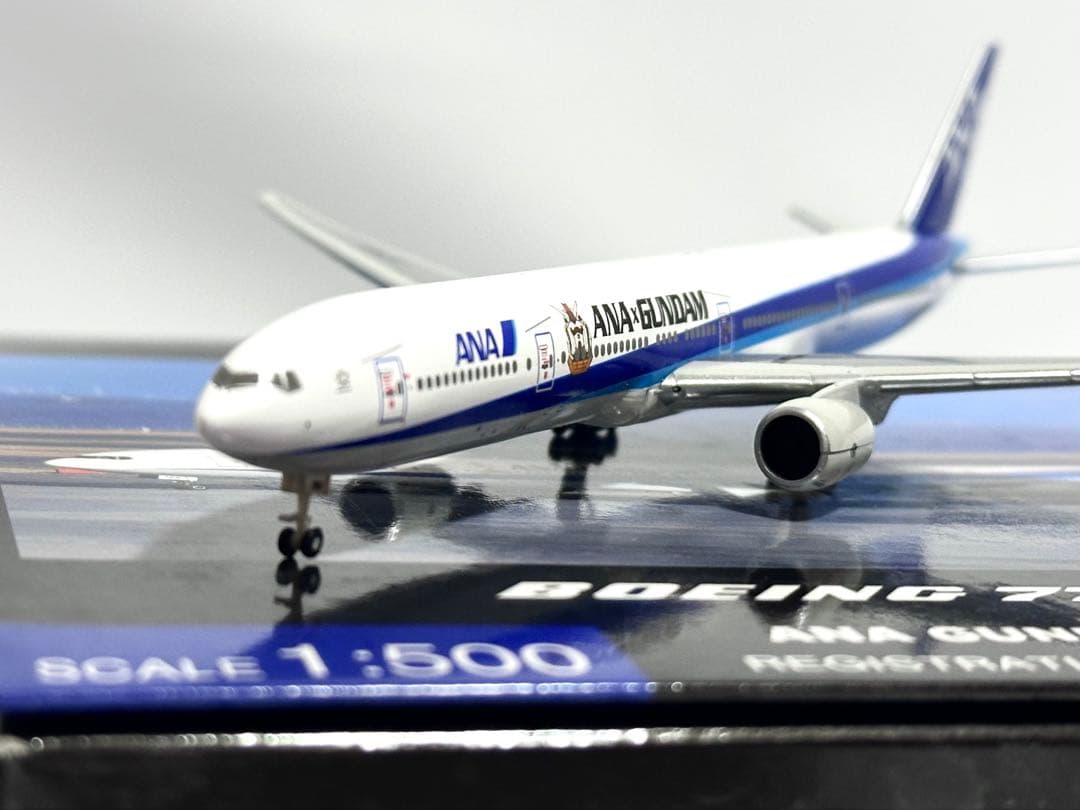 全日空商事 1/500 ANA ガンダムジェット B777-300