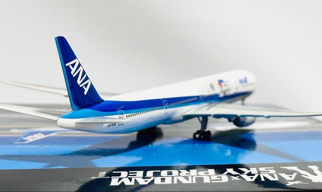 全日空商事 1/500 ANA ガンダムジェット B777-300