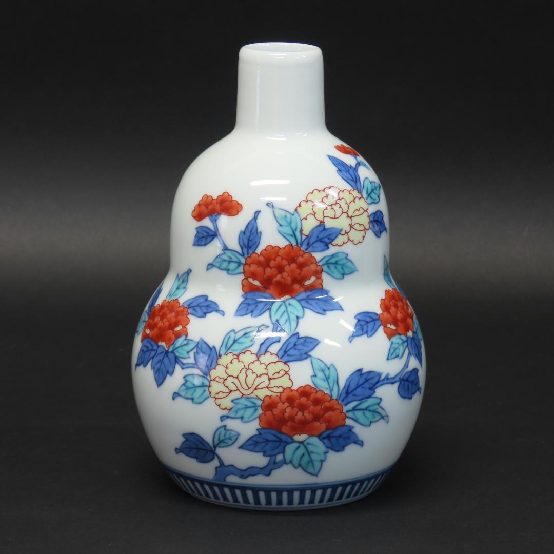 ⭕405 今泉今右衛門 錦牡丹絵花瓶 共箱 高さ17cm/色鍋島 人間国宝