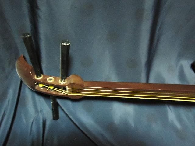 三味線本体 ケースなし　バチ付き　胴のやぶれ無し