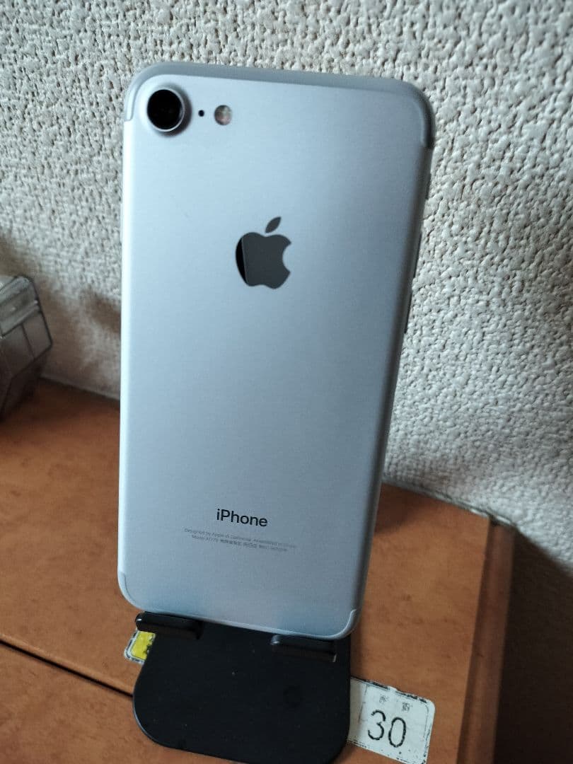 iPhone 7 32GB バッテリー89% simフリー