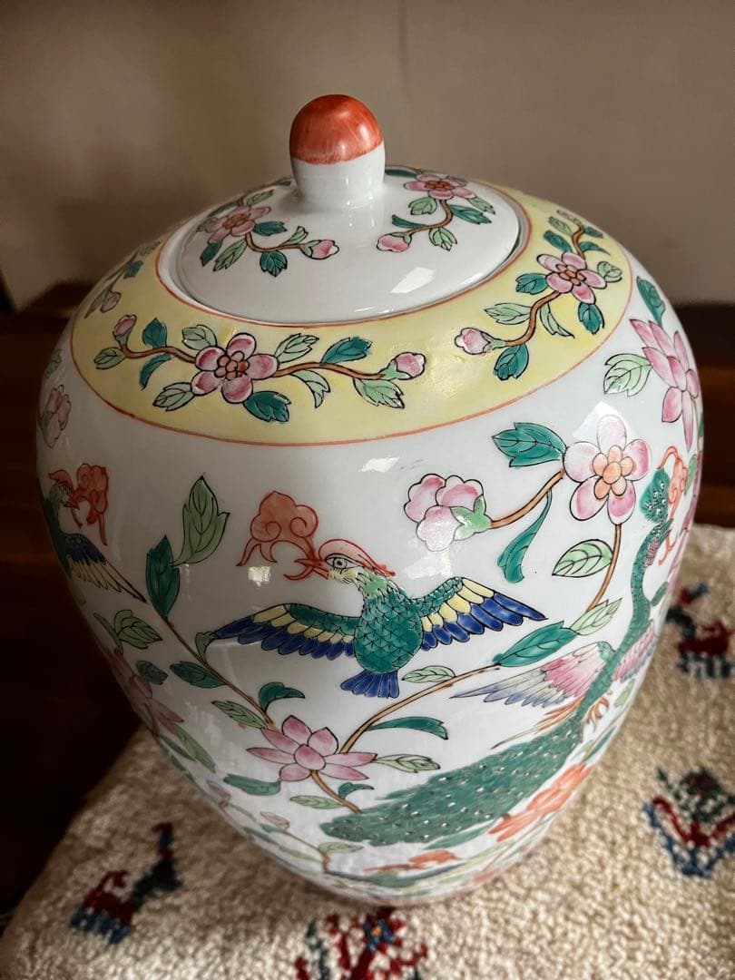 中国大清乾隆年製.花鳥色絵壺