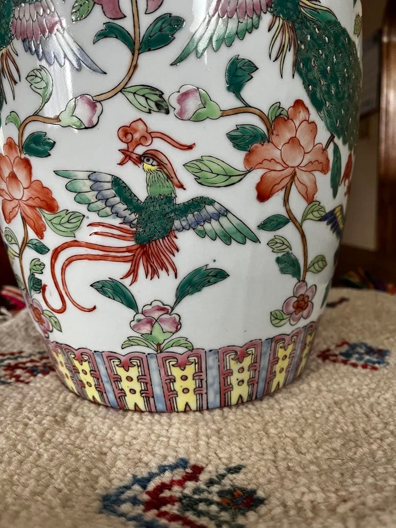 中国大清乾隆年製.花鳥色絵壺