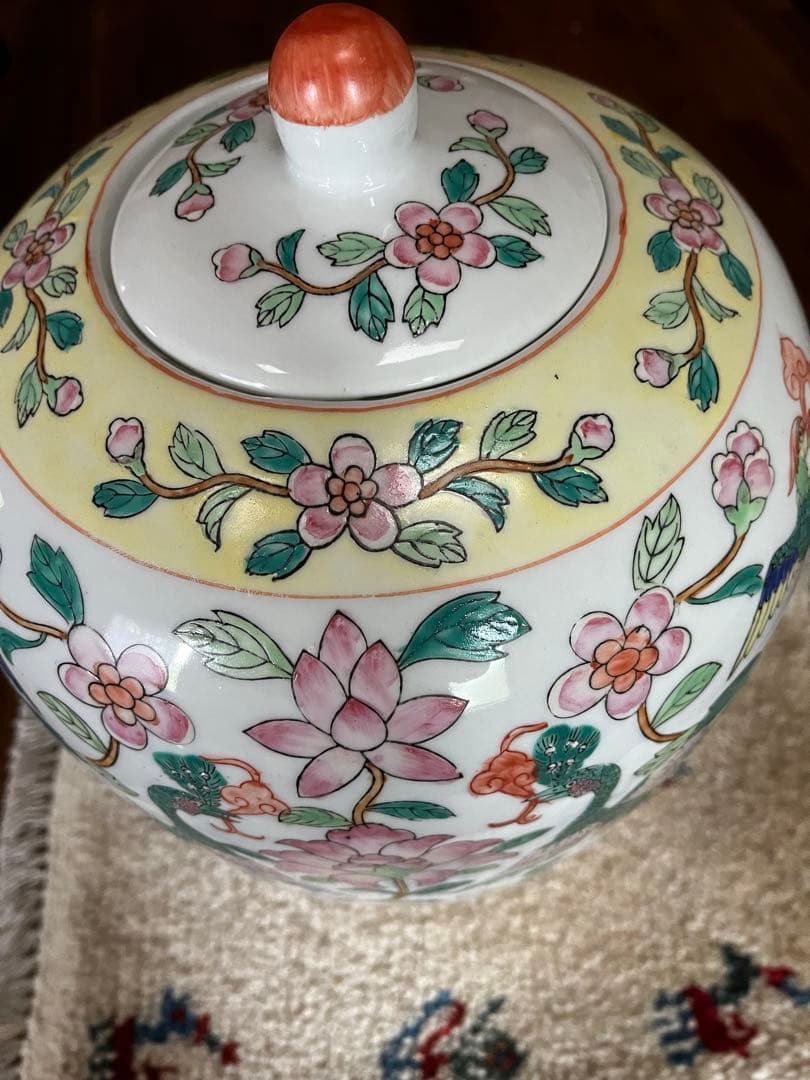 中国大清乾隆年製.花鳥色絵壺