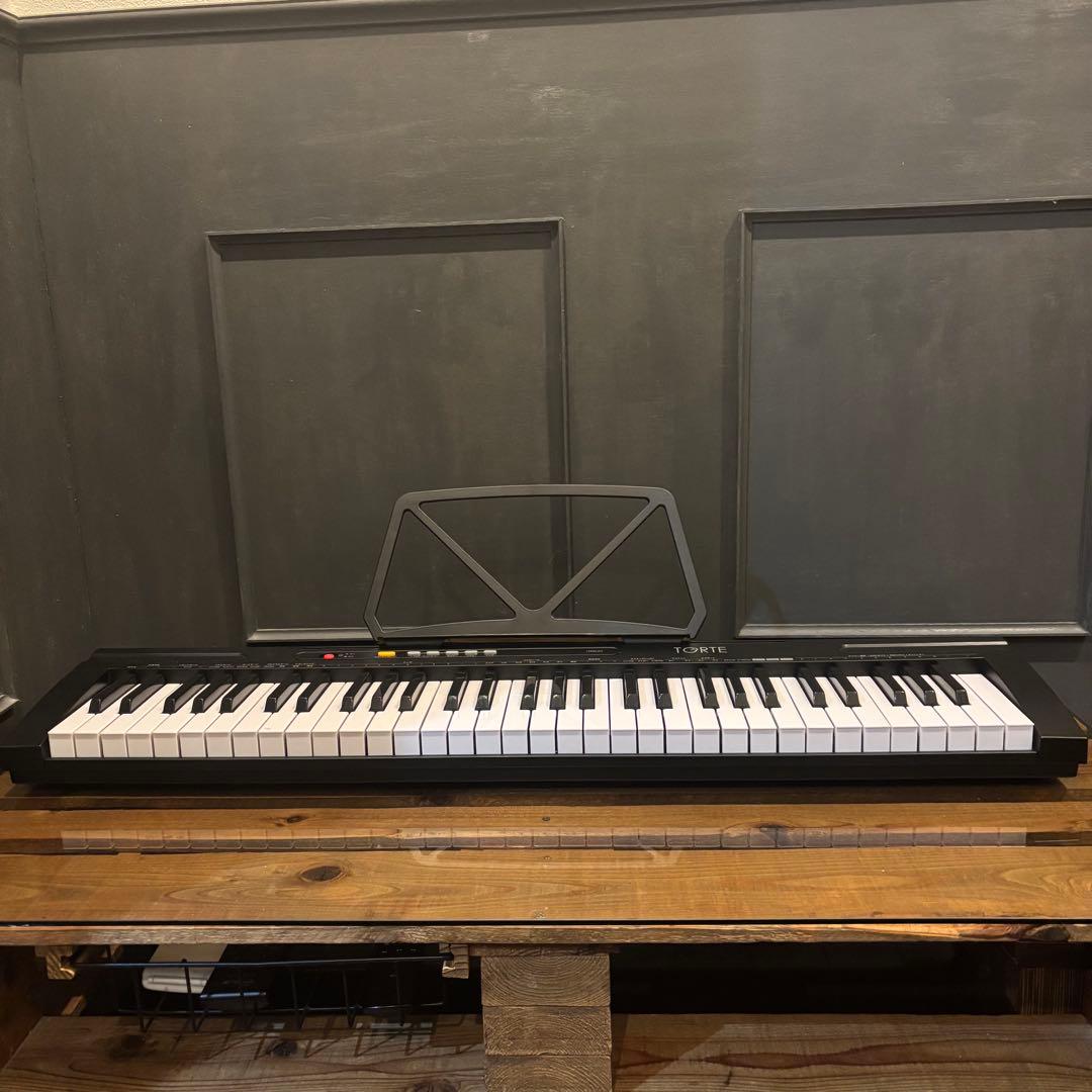 トルテ 電子キーボード 61鍵 譜面台・アダプター・マイク付き