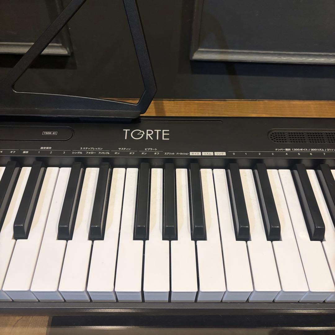 トルテ 電子キーボード 61鍵 譜面台・アダプター・マイク付き