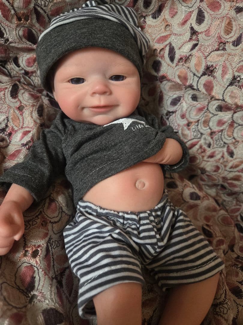 25日、20時で終了します。シリコンリボーンドール