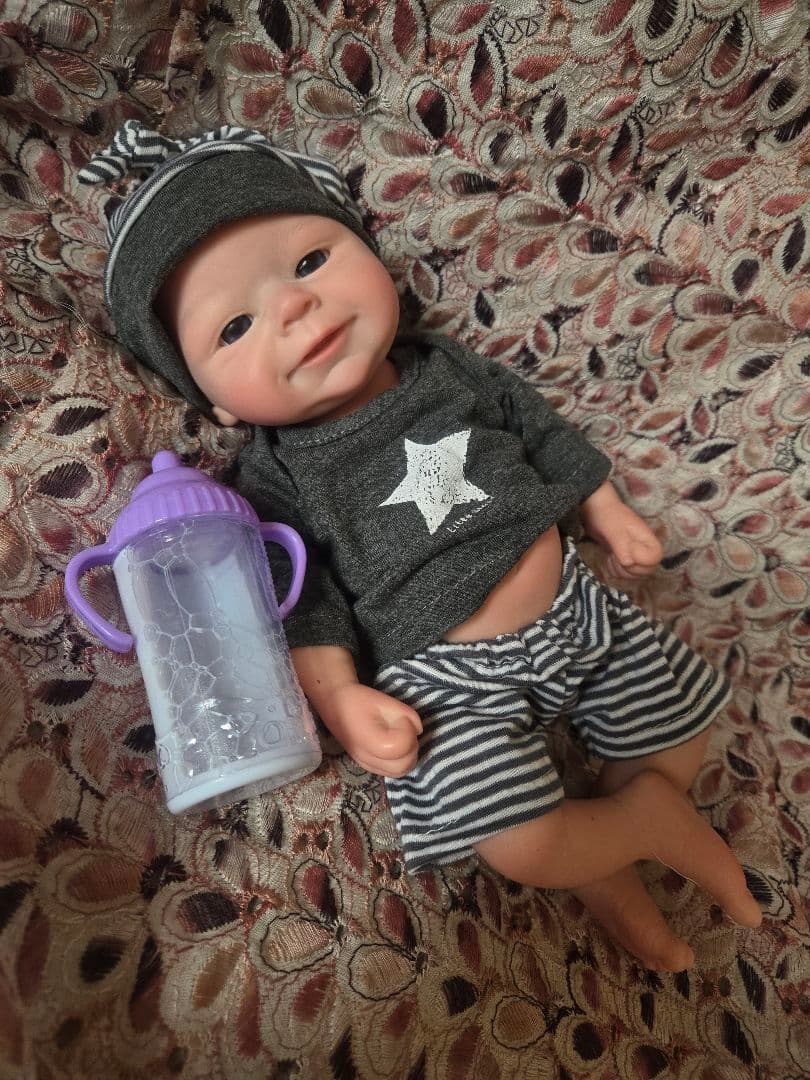 25日、20時で終了します。シリコンリボーンドール