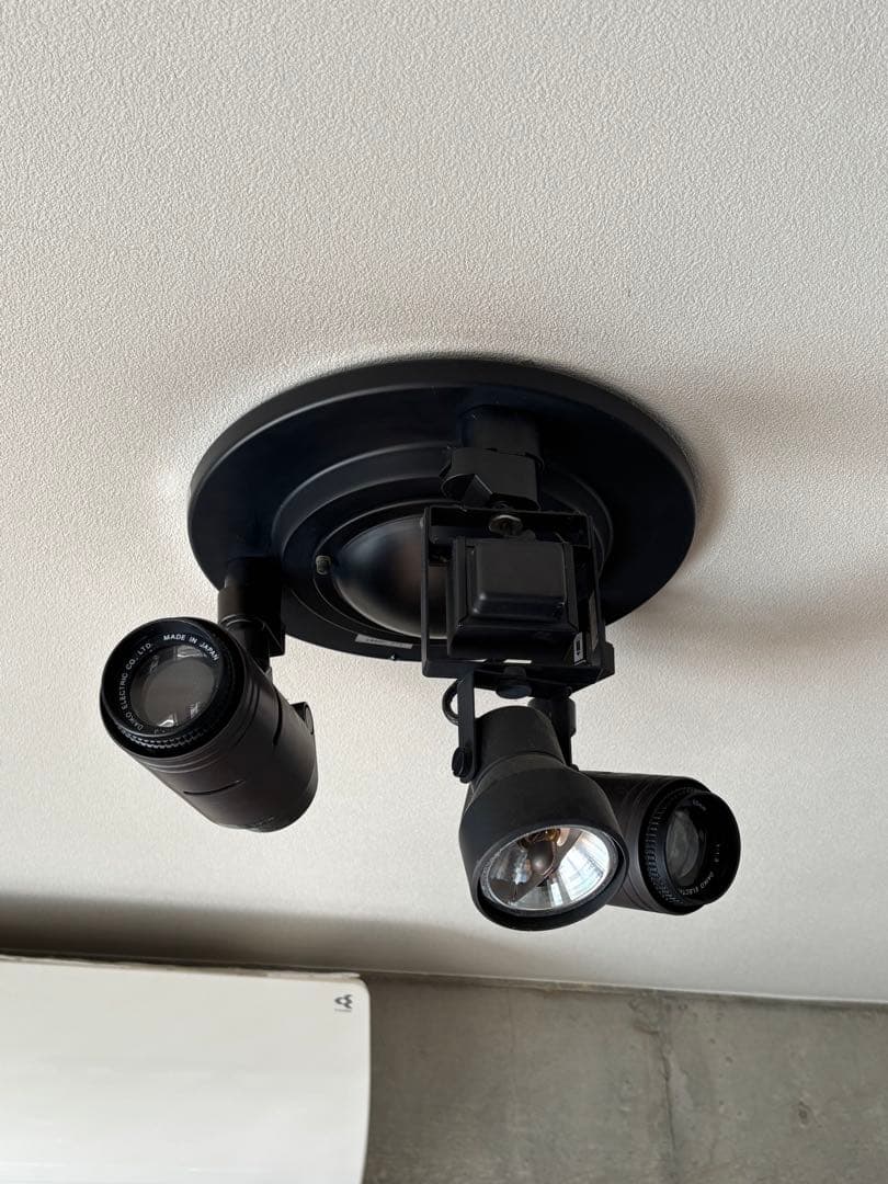 ブラック スポットライト レンズデザイン