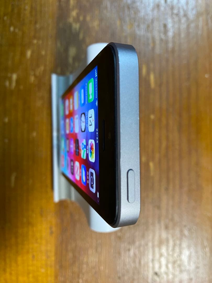 iPhone SE space gray 64GB SIMフリー
