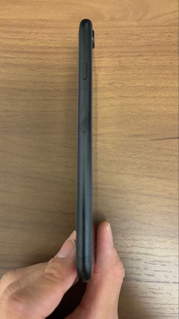 iPhone SE（第2世代）64GB 保護フィルム付き