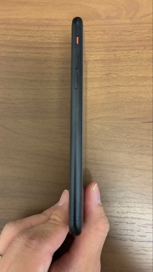 iPhone SE（第2世代）64GB 保護フィルム付き