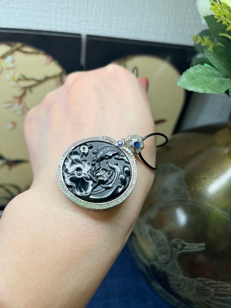 希少❣️ミャンマー産天然翡翠、高品質黒翡翠【吉兆】鯉魚戲蓮　鑑定書付き