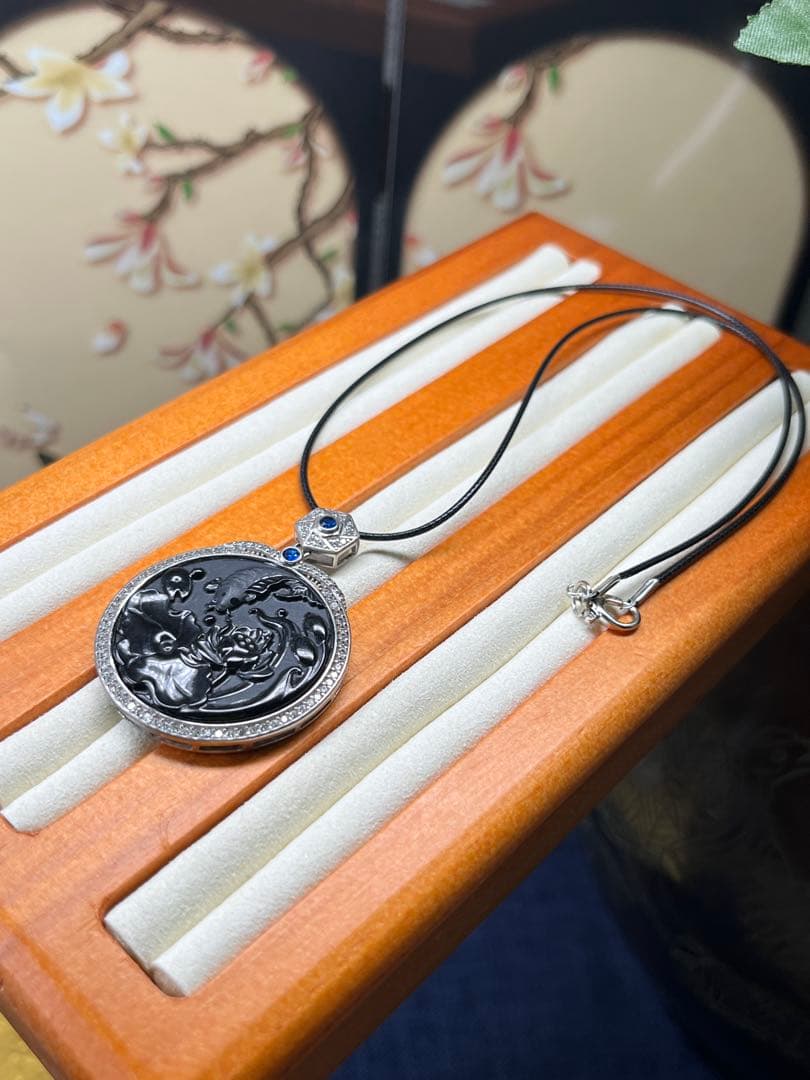 希少❣️ミャンマー産天然翡翠、高品質黒翡翠【吉兆】鯉魚戲蓮　鑑定書付き