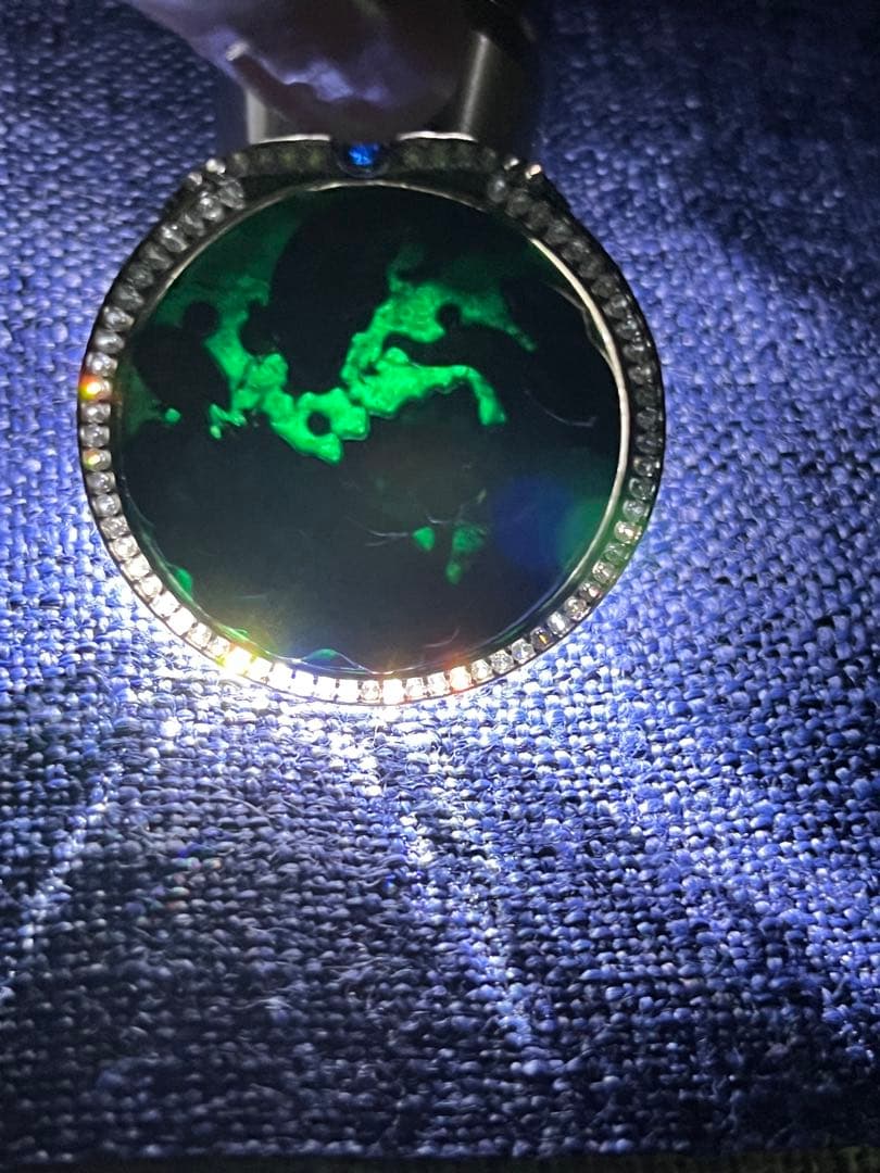 希少❣️ミャンマー産天然翡翠、高品質黒翡翠【吉兆】鯉魚戲蓮　鑑定書付き