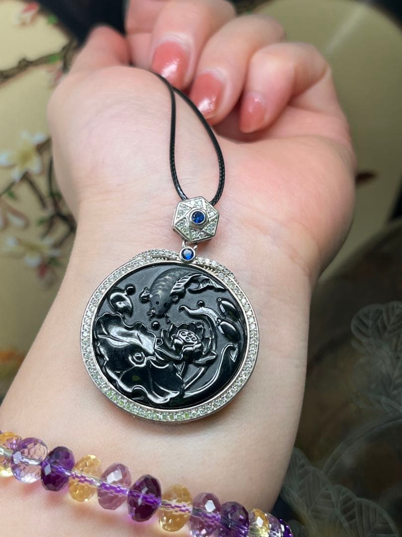 希少❣️ミャンマー産天然翡翠、高品質黒翡翠【吉兆】鯉魚戲蓮　鑑定書付き