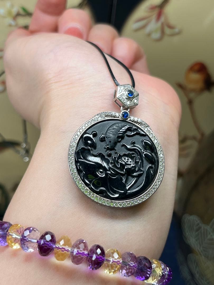 希少❣️ミャンマー産天然翡翠、高品質黒翡翠【吉兆】鯉魚戲蓮　鑑定書付き