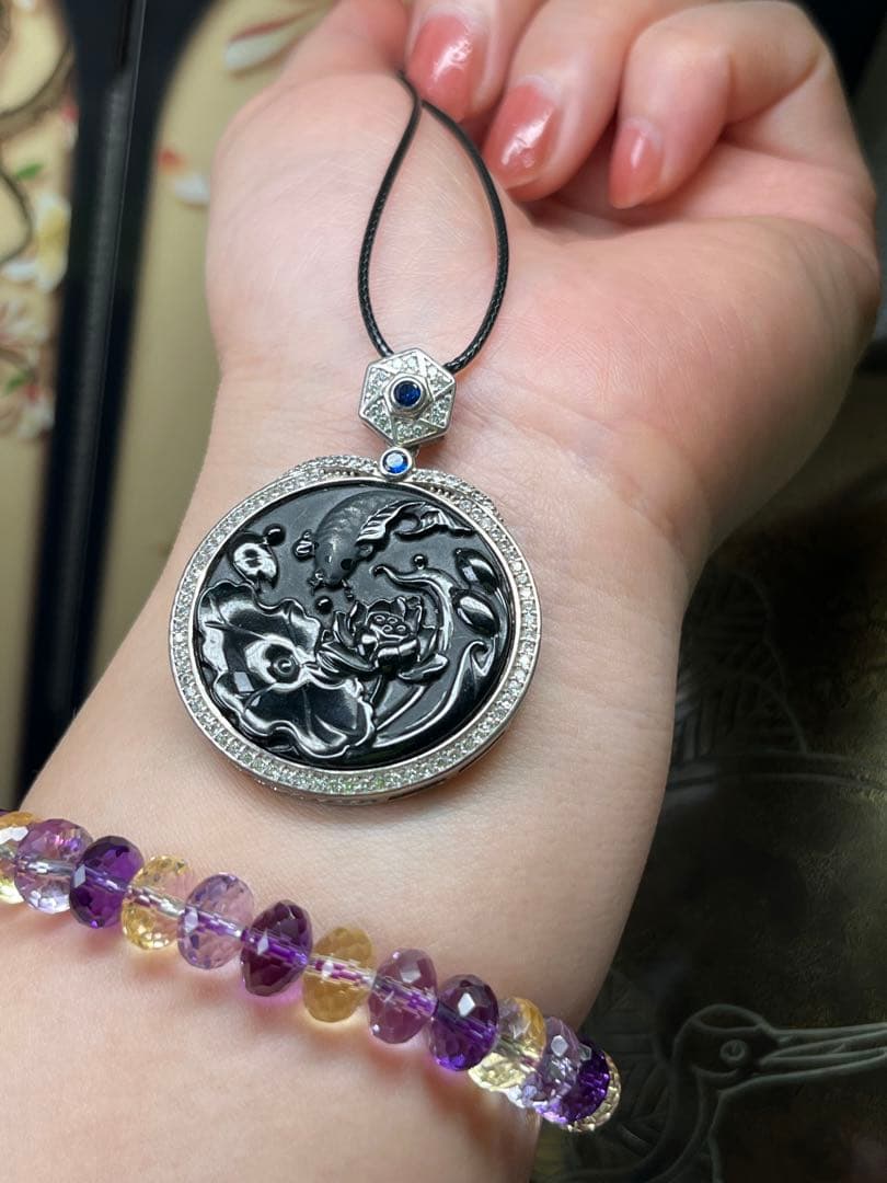 希少❣️ミャンマー産天然翡翠、高品質黒翡翠【吉兆】鯉魚戲蓮　鑑定書付き