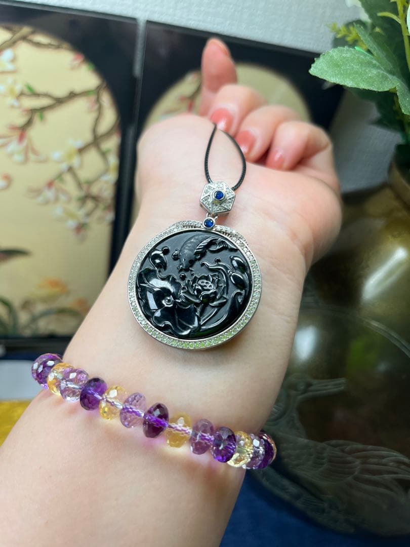 希少❣️ミャンマー産天然翡翠、高品質黒翡翠【吉兆】鯉魚戲蓮　鑑定書付き