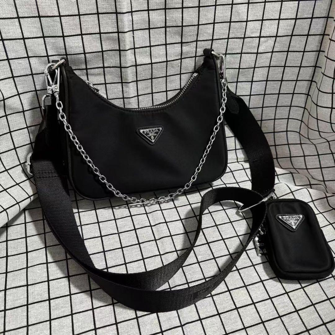 PRADA ノベルティ ショルダーバッグ ブラック