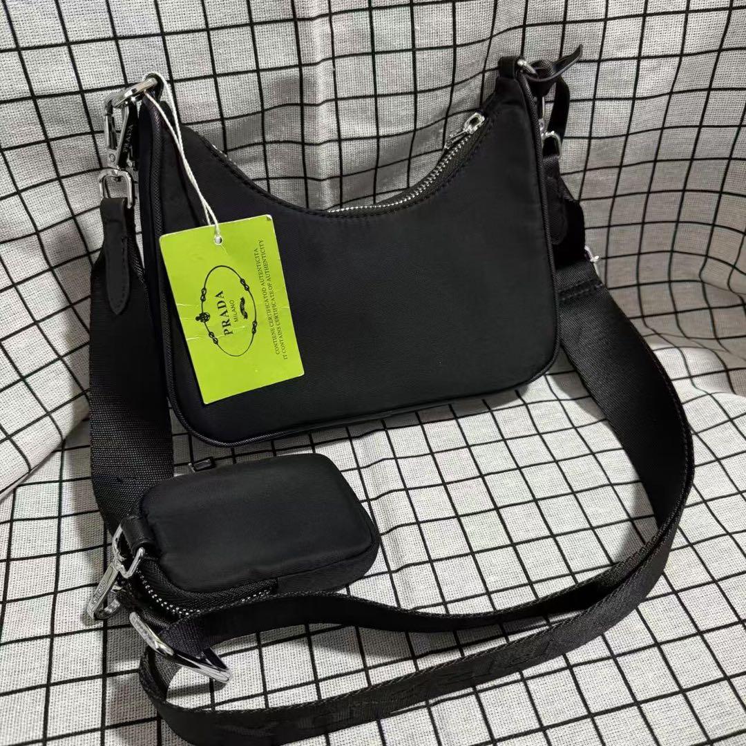 PRADA ノベルティ ショルダーバッグ ブラック