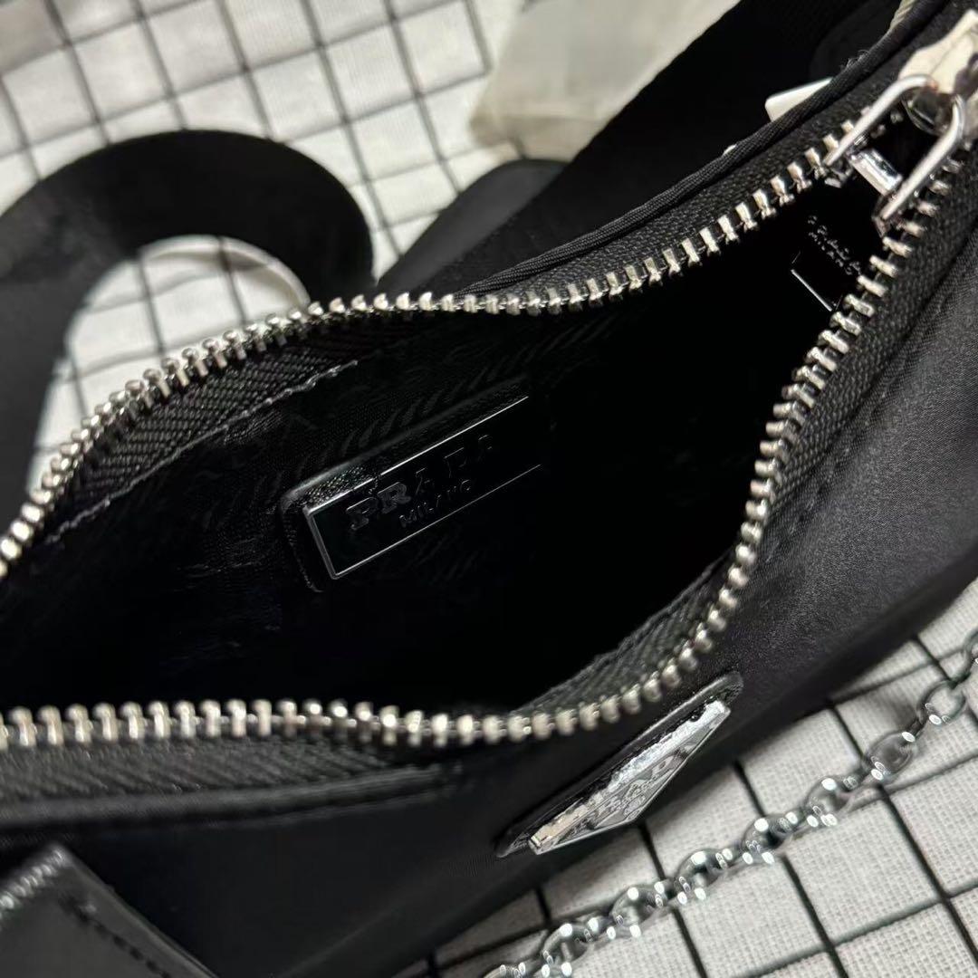 PRADA ノベルティ ショルダーバッグ ブラック