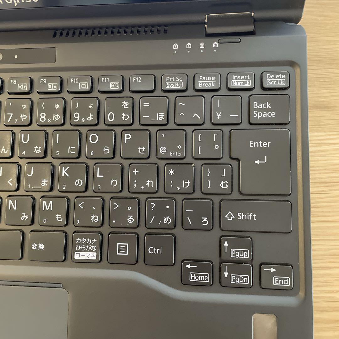 タッチペン付き！超軽量＆美品 富士通13.3インチ2in1 バッテリー超優良