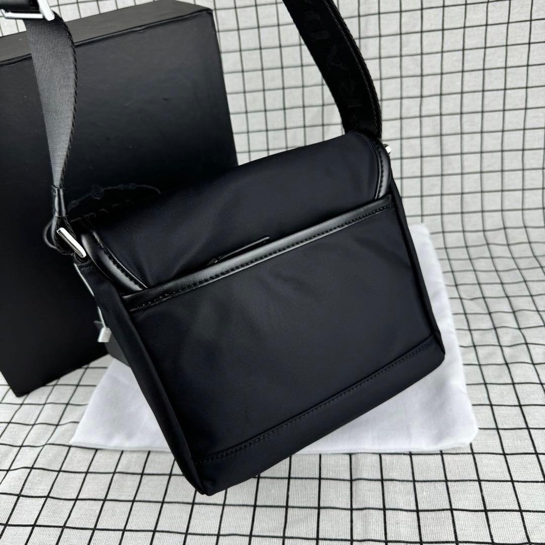 PRADA プラダ Re-Nylon xサフィアーノレザー ショルダーバッグ