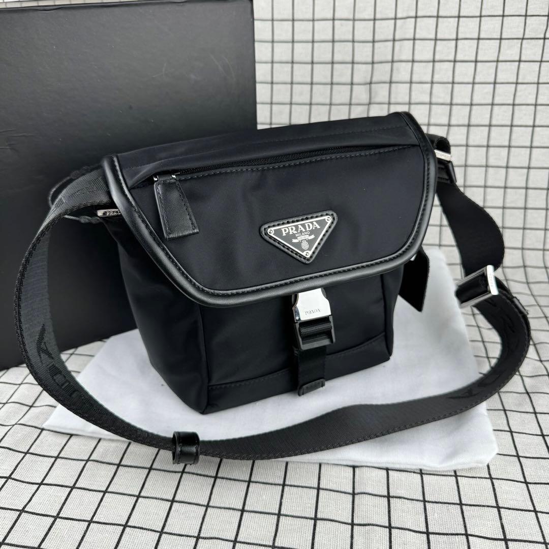 PRADA プラダ Re-Nylon xサフィアーノレザー ショルダーバッグ