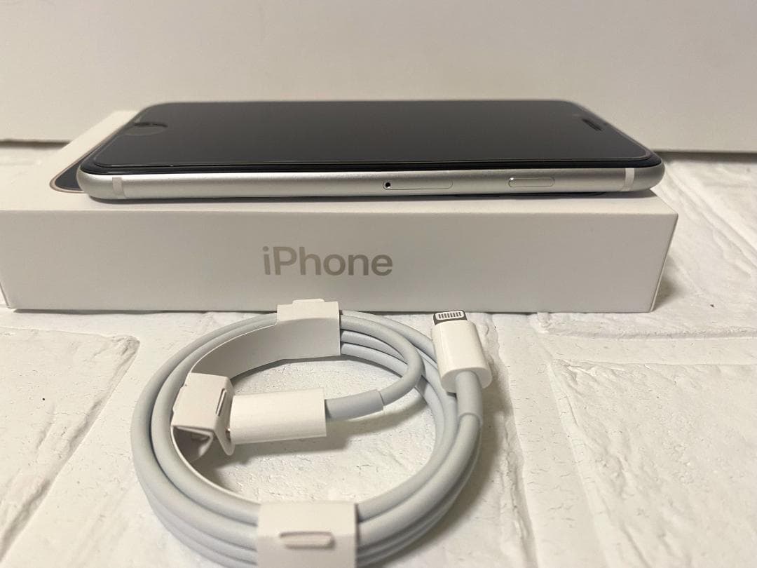 美品　iPhone SE 第2世代 ホワイト