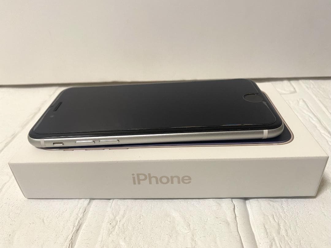 美品　iPhone SE 第2世代 ホワイト