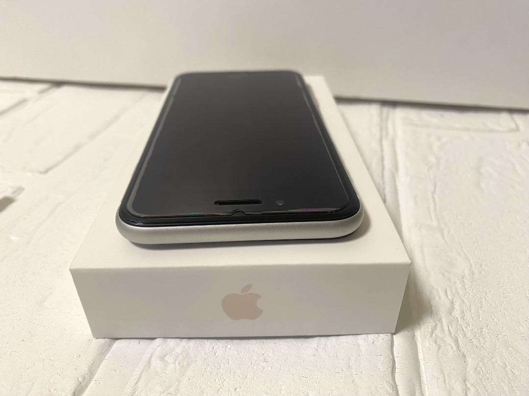 美品　iPhone SE 第2世代 ホワイト