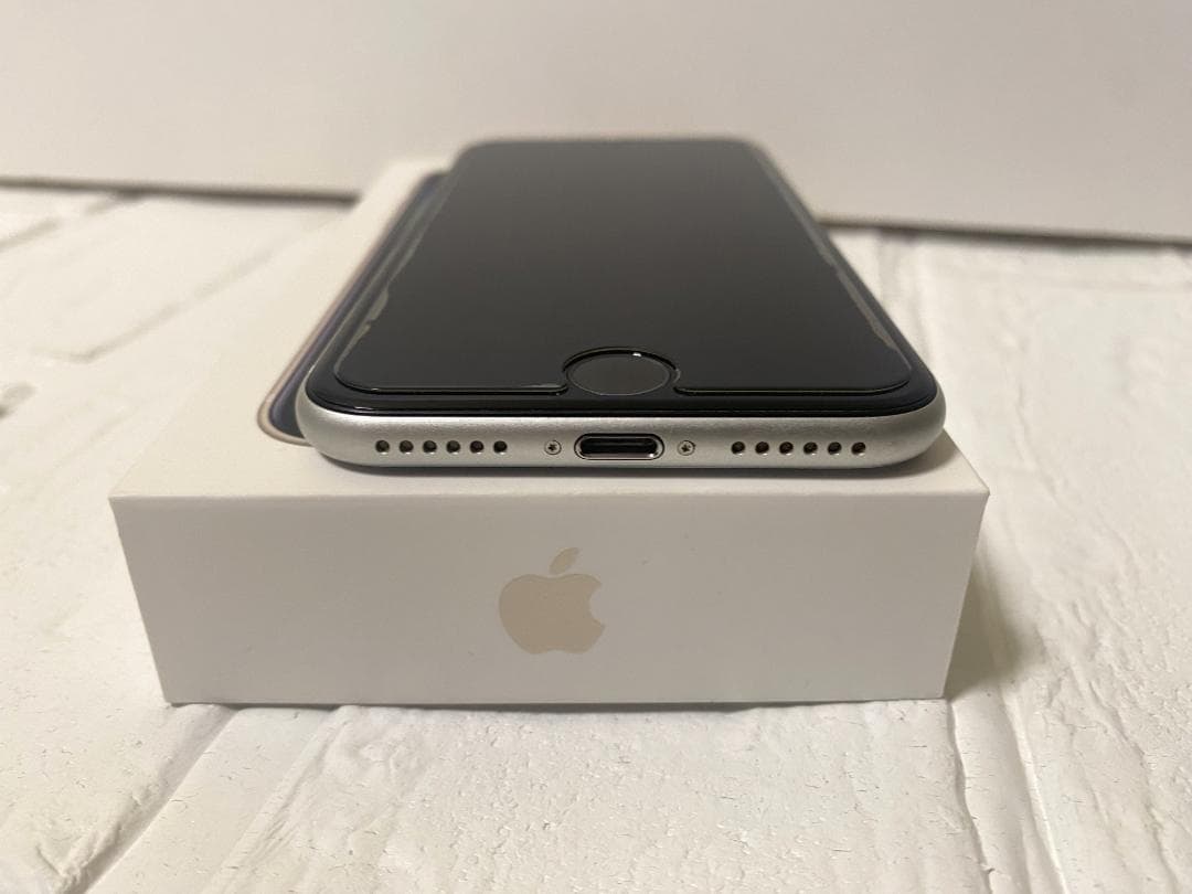美品　iPhone SE 第2世代 ホワイト