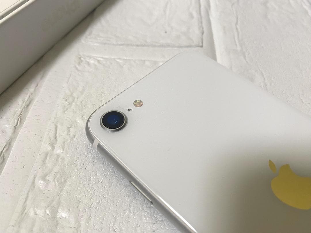 美品　iPhone SE 第2世代 ホワイト