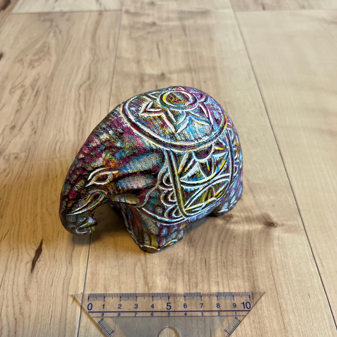 虹色エレファント木彫　約7cm