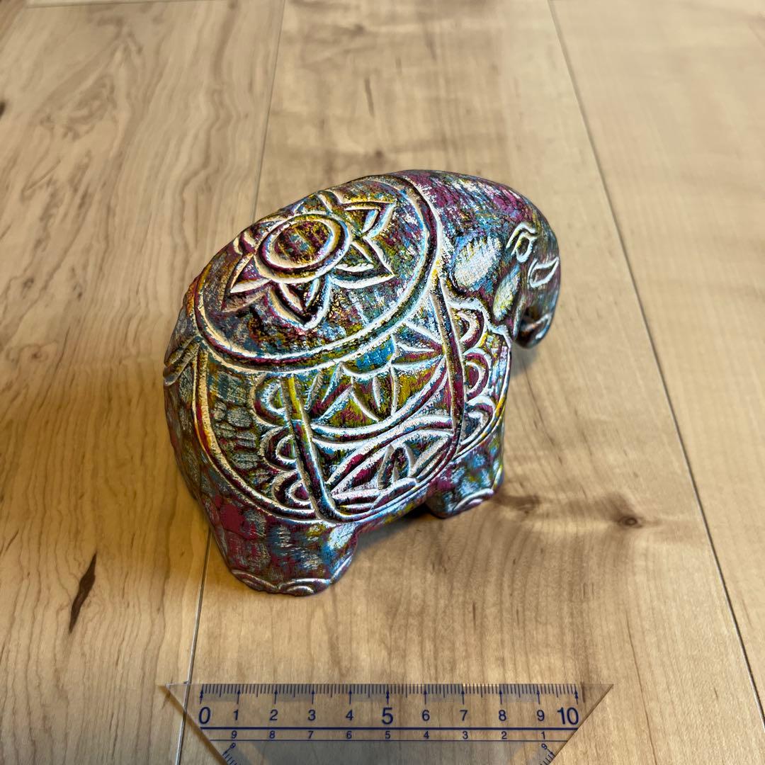 虹色エレファント木彫　約7cm